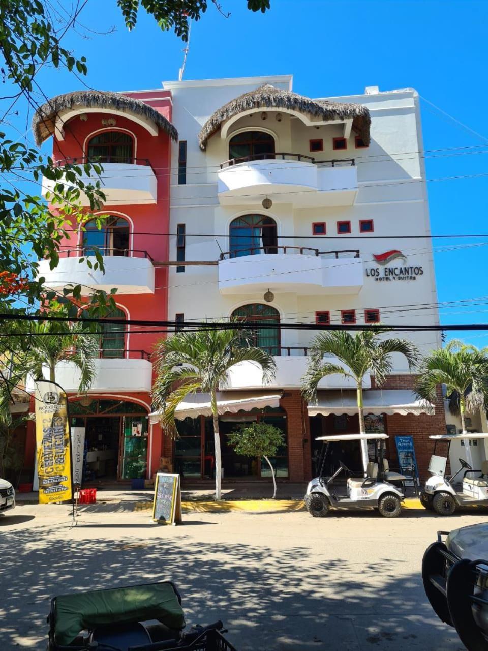 Hotel Y Suites Los Encantos ซายูลิตา ภายนอก รูปภาพ