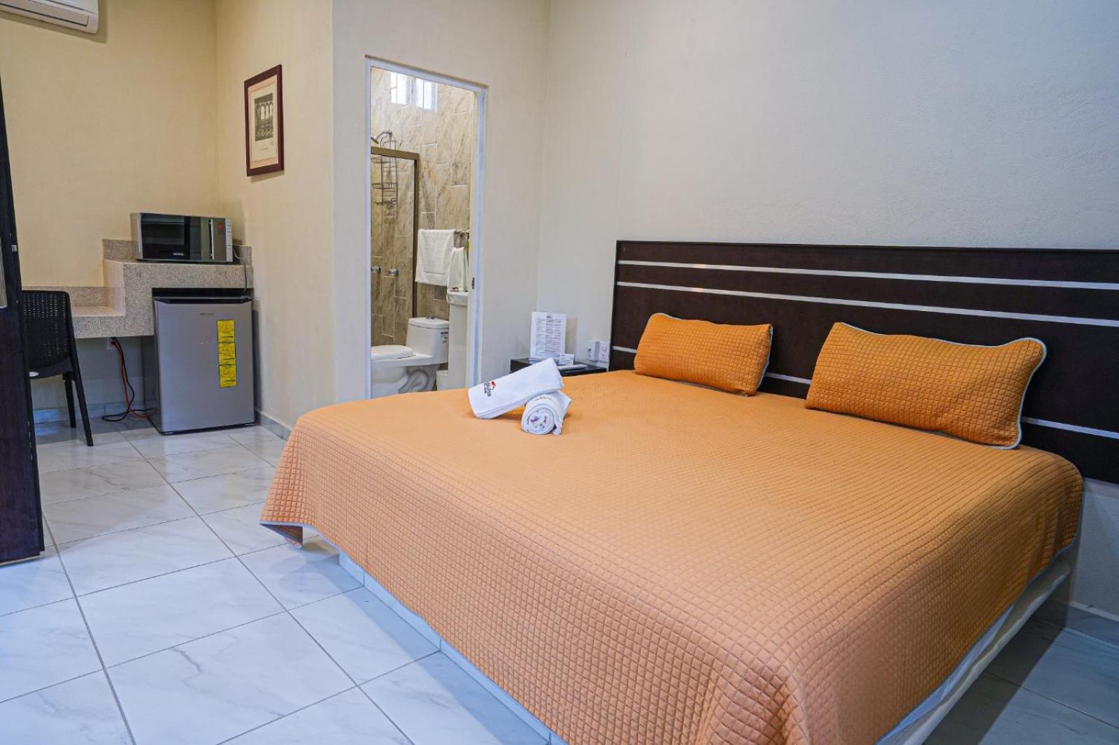 Hotel Y Suites Los Encantos ซายูลิตา ภายนอก รูปภาพ