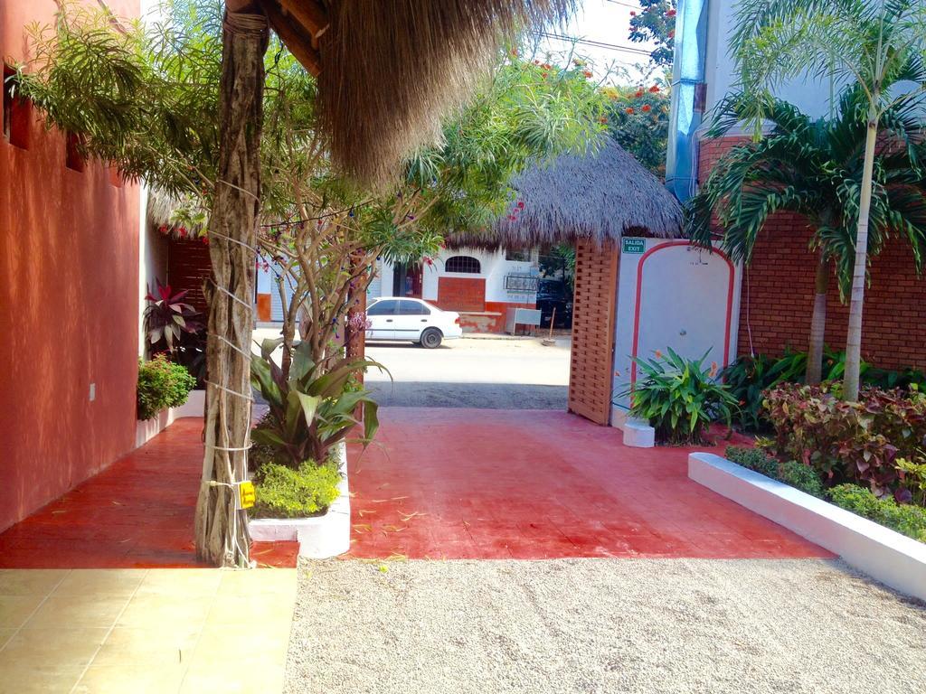 Hotel Y Suites Los Encantos ซายูลิตา ภายนอก รูปภาพ