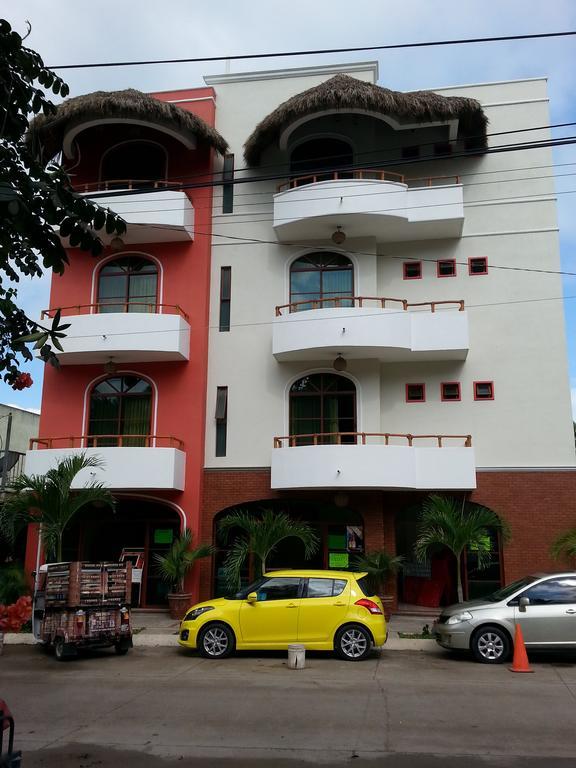 Hotel Y Suites Los Encantos ซายูลิตา ห้อง รูปภาพ