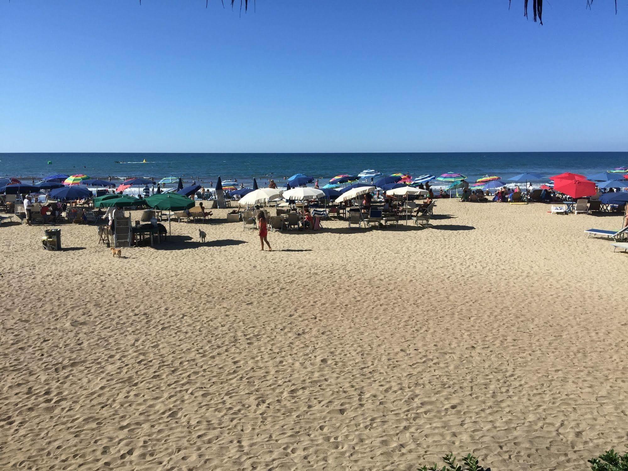 Hotel Y Suites Los Encantos ซายูลิตา ภายนอก รูปภาพ