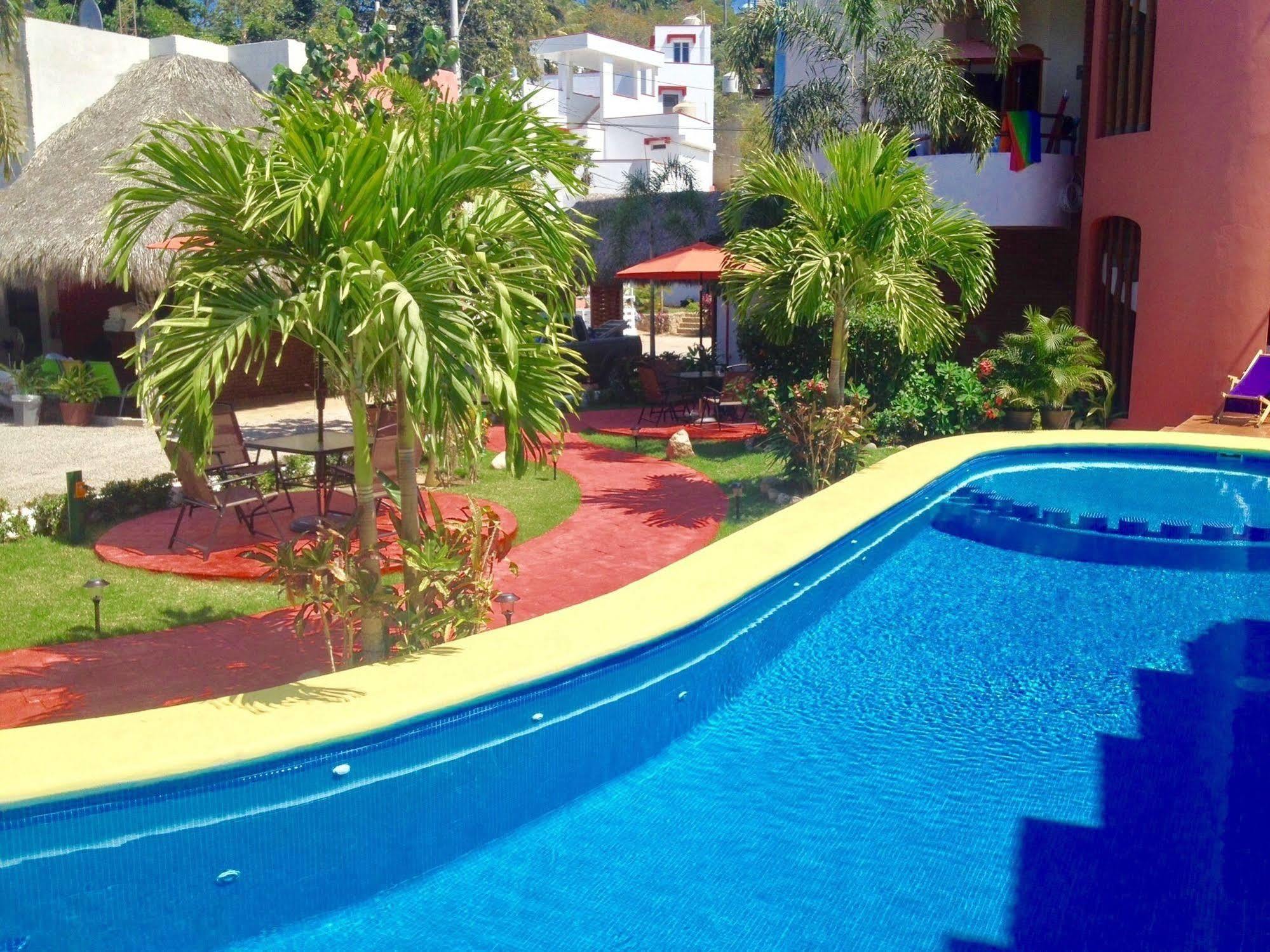 Hotel Y Suites Los Encantos ซายูลิตา ภายนอก รูปภาพ
