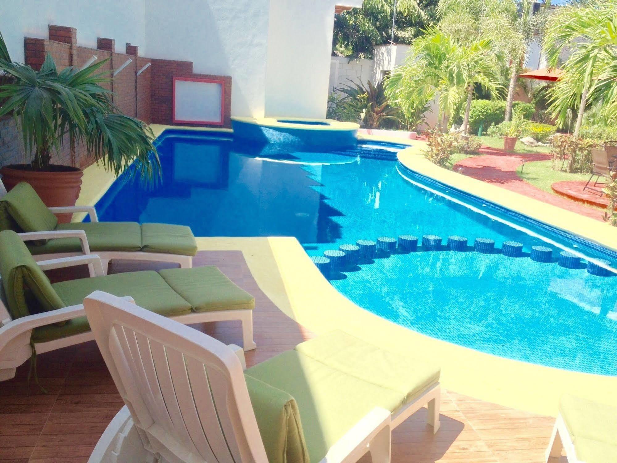 Hotel Y Suites Los Encantos ซายูลิตา ภายนอก รูปภาพ
