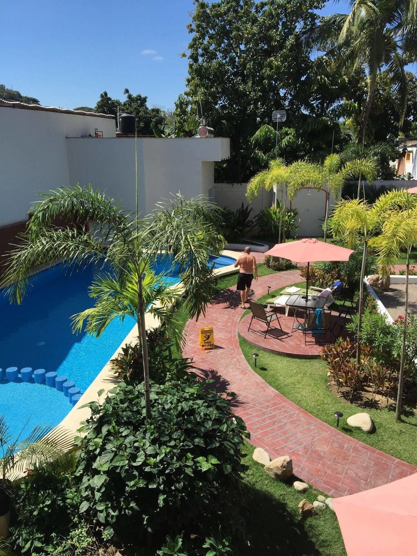 Hotel Y Suites Los Encantos ซายูลิตา ภายนอก รูปภาพ