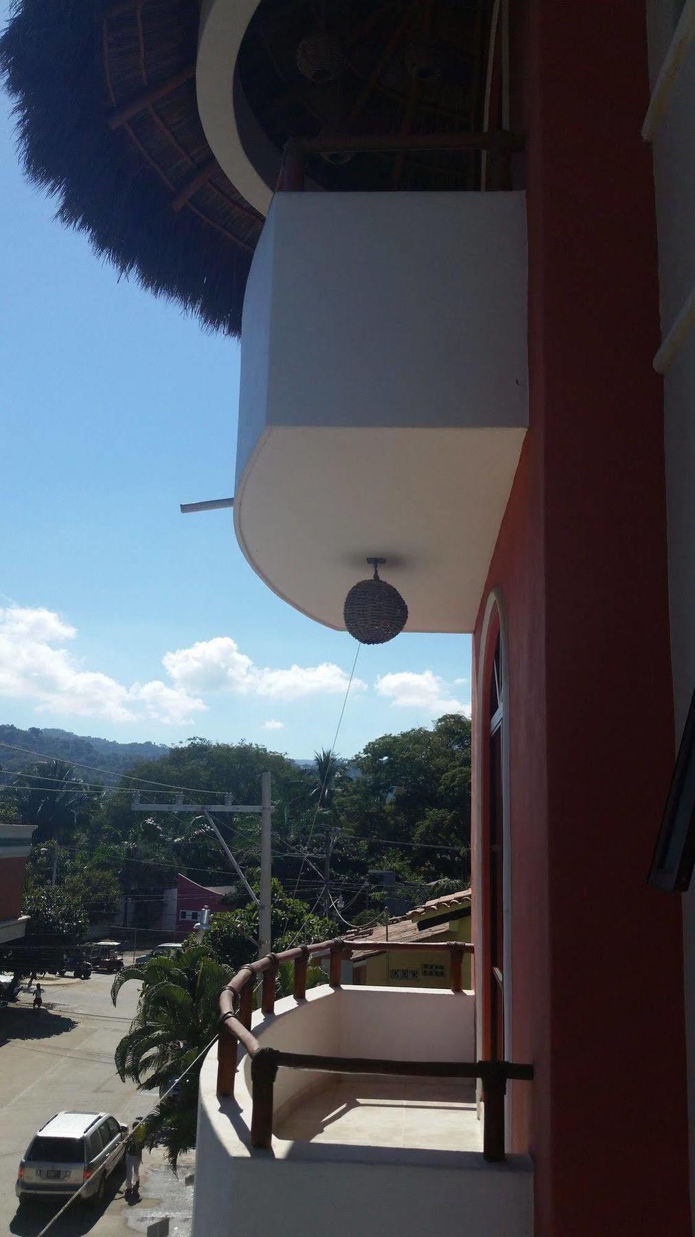 Hotel Y Suites Los Encantos ซายูลิตา ภายนอก รูปภาพ