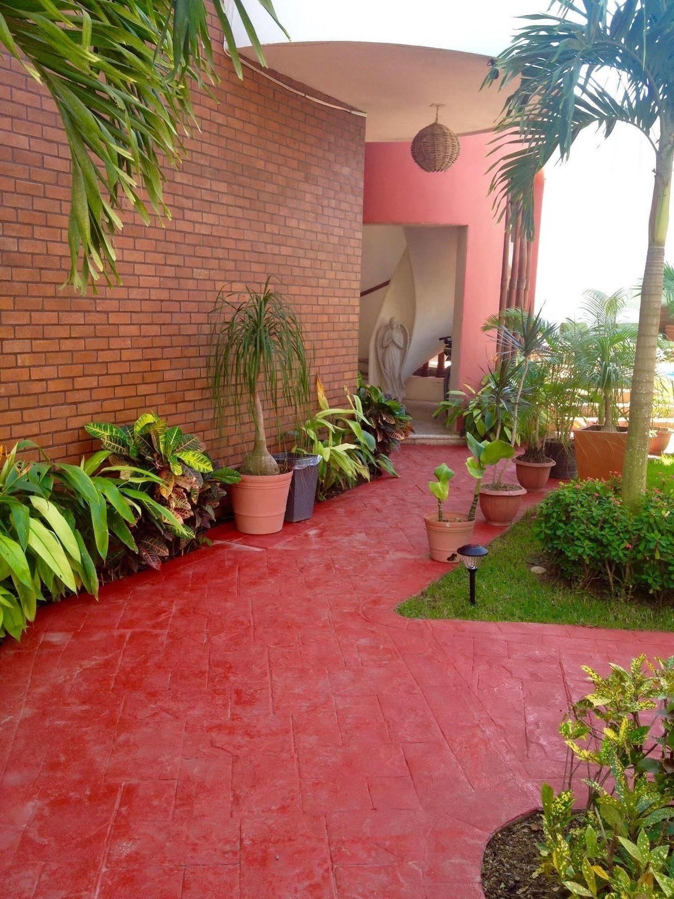 Hotel Y Suites Los Encantos ซายูลิตา ภายนอก รูปภาพ
